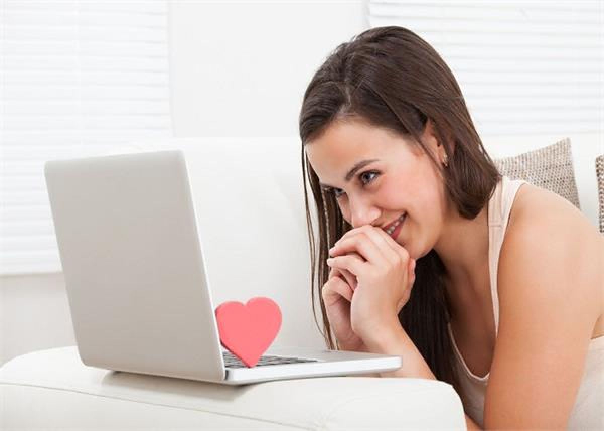 ऑनलाइन डेटिंग करने से पहले जान लें कुछ जरूरी बातें