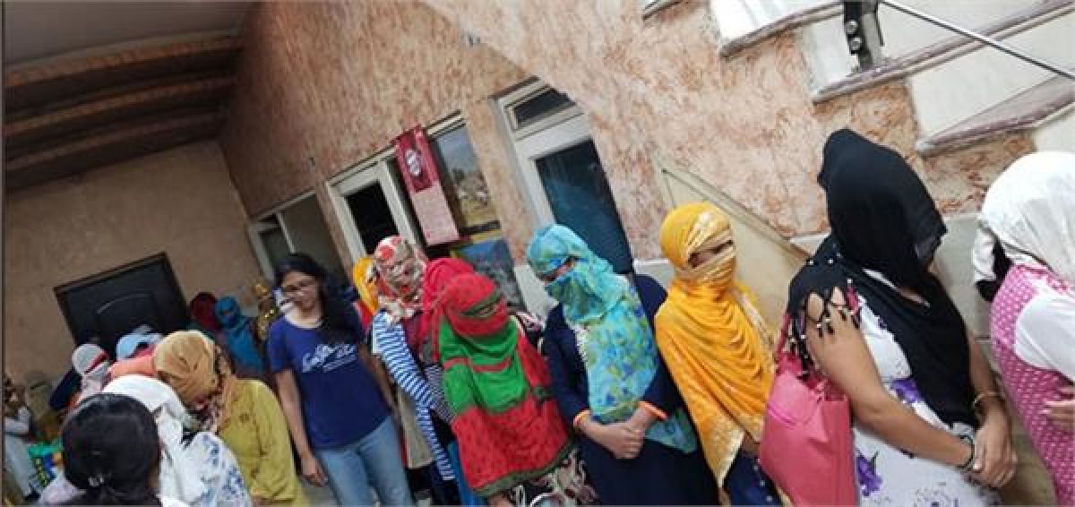 दिल्ली: सेक्स रैकेट का पर्दाफाश, पहाड़गंज के होटल से 18 लड़कियों को छुड़ाया