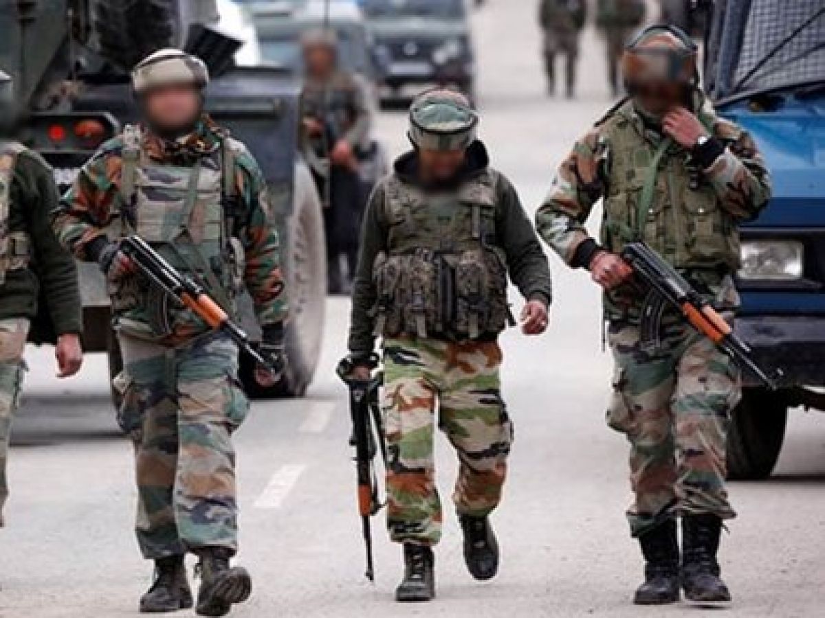 केंद्र ने कश्मीर में भेजी अर्धसैनिक बलों की 100 कंपनियां